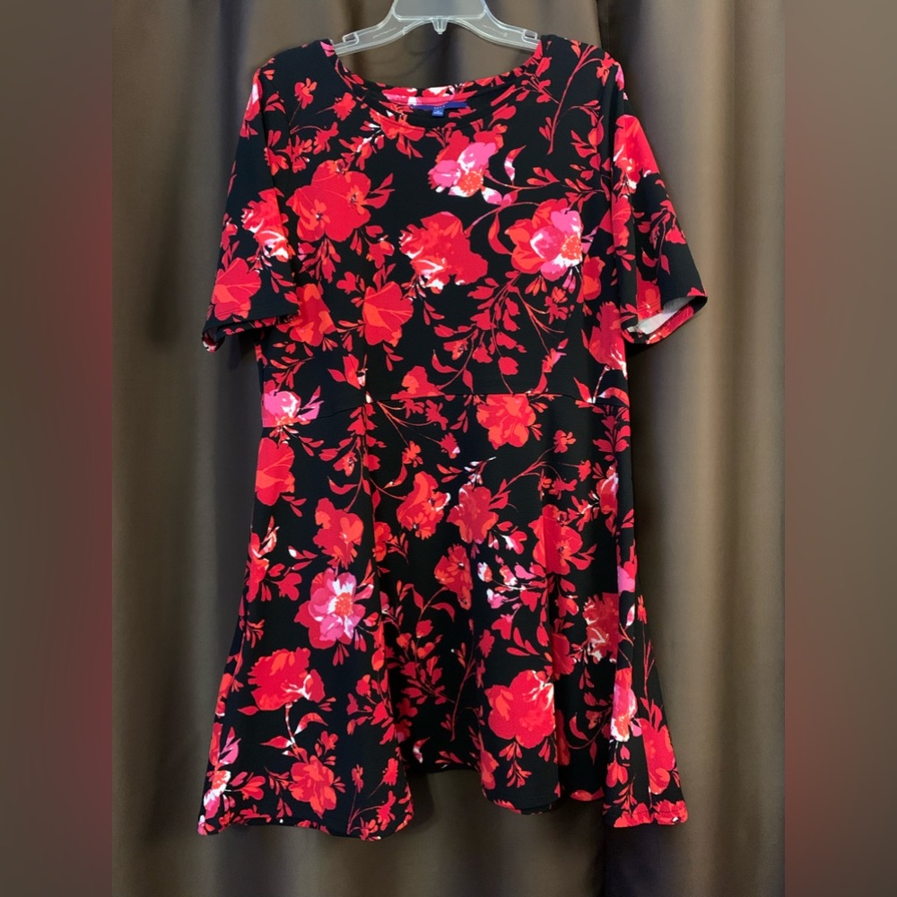 Apt 9  short sleeve flowered dress w pockets